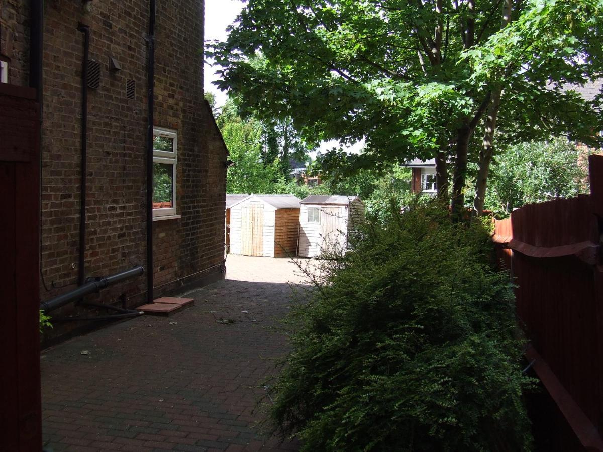 Alexandra Guest House Hemel Hempstead Bagian luar foto