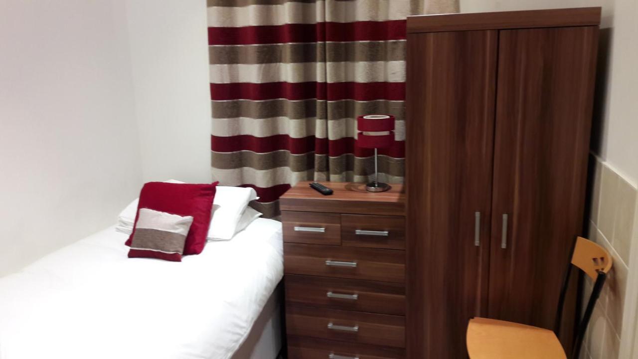 Alexandra Guest House Hemel Hempstead Bagian luar foto
