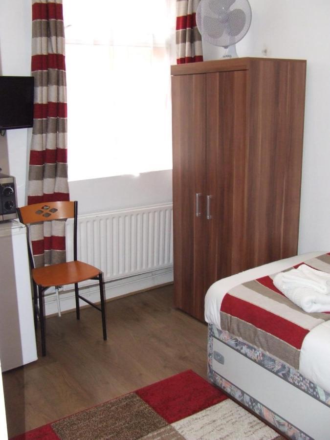 Alexandra Guest House Hemel Hempstead Bagian luar foto