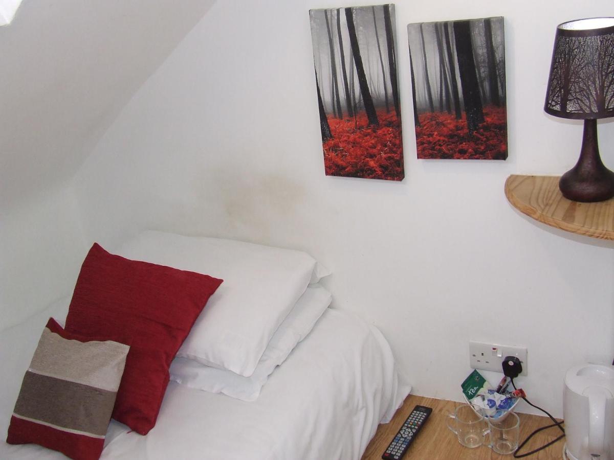 Alexandra Guest House Hemel Hempstead Bagian luar foto