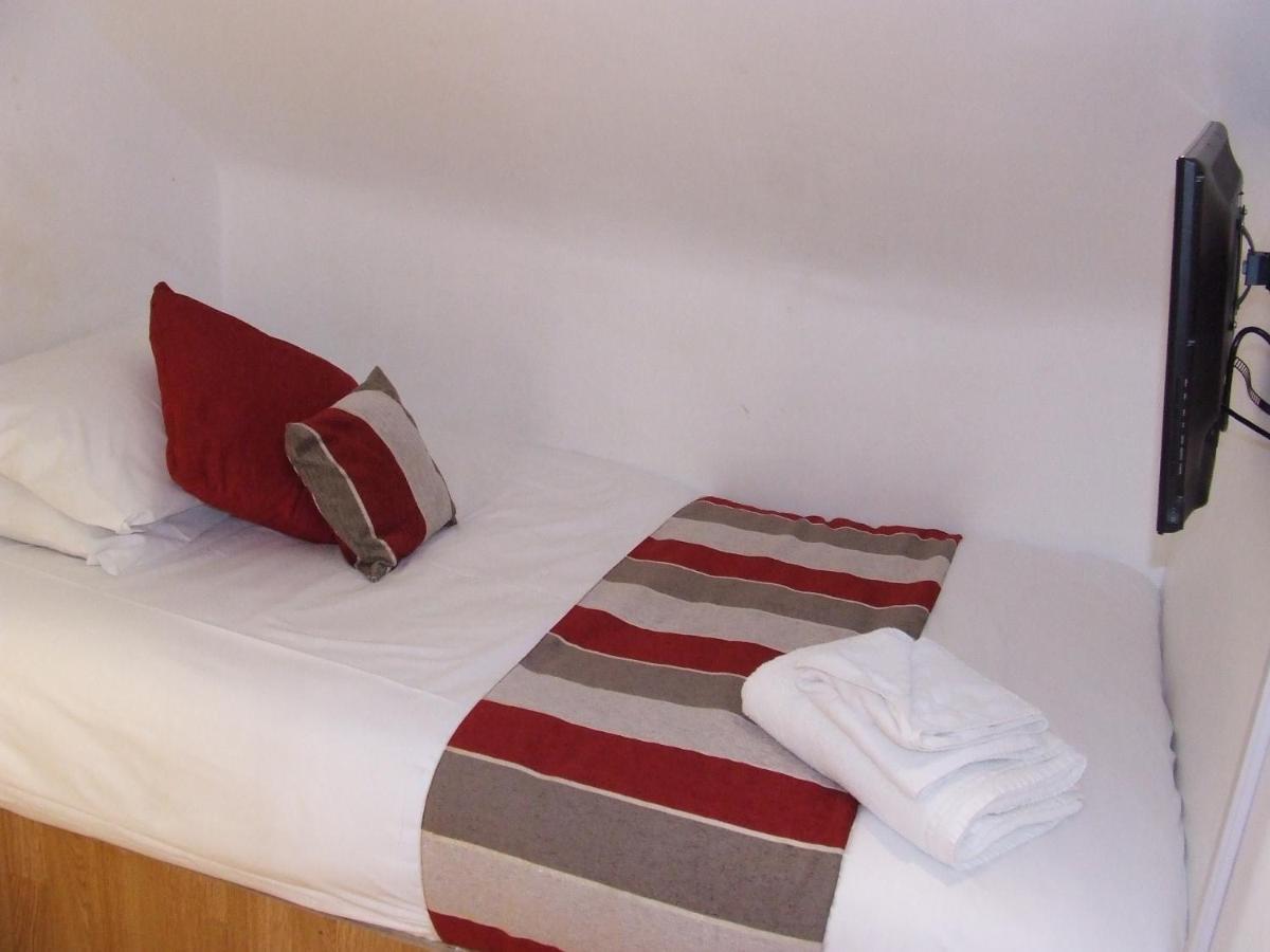 Alexandra Guest House Hemel Hempstead Bagian luar foto