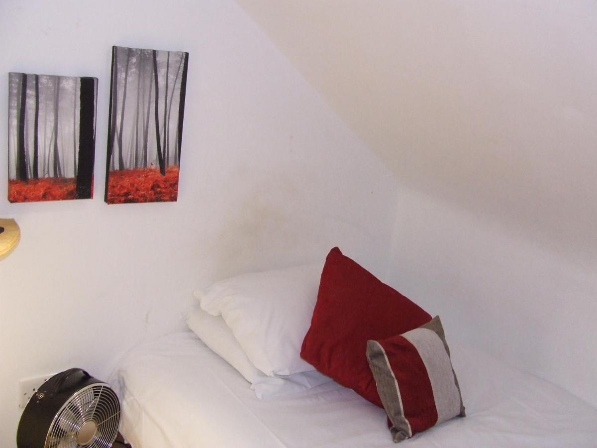 Alexandra Guest House Hemel Hempstead Bagian luar foto