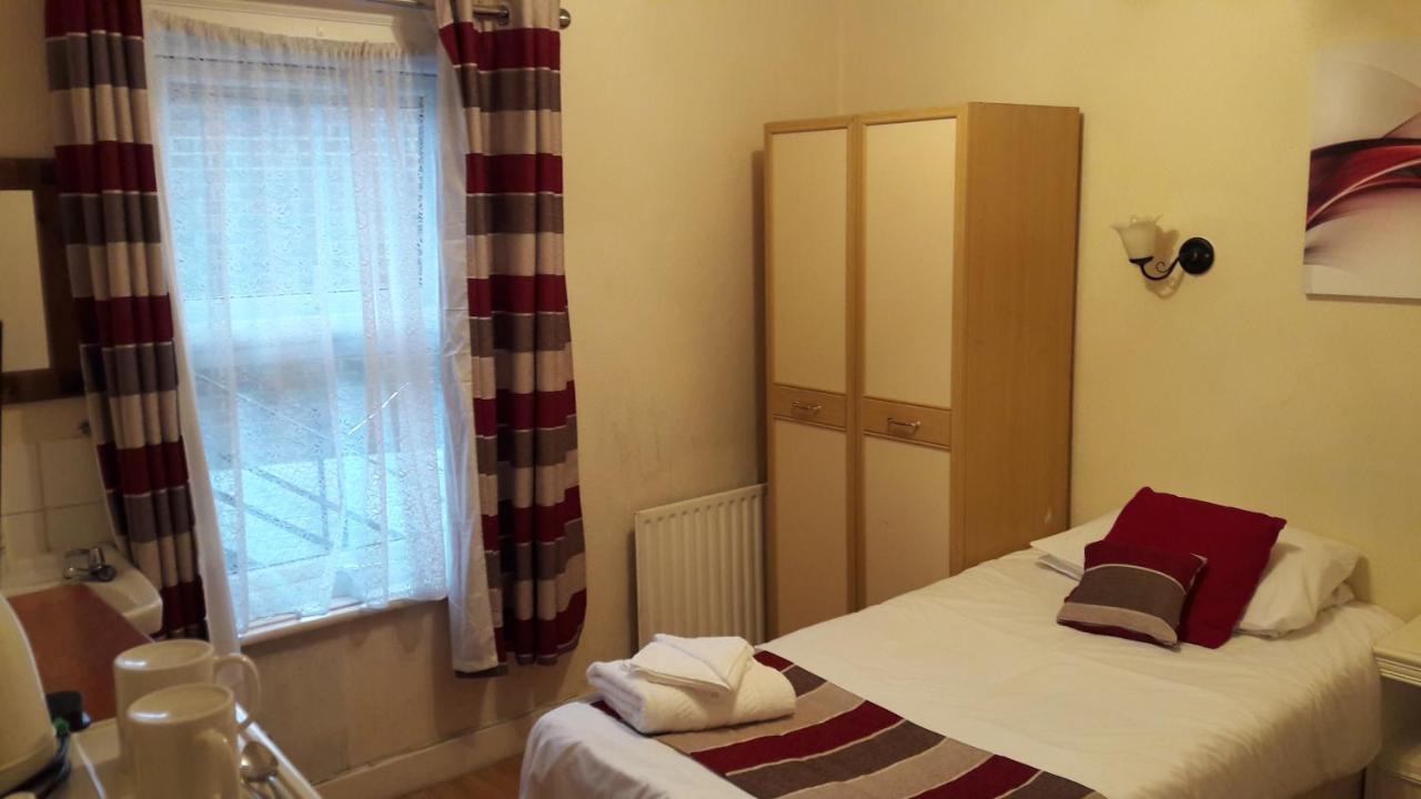 Alexandra Guest House Hemel Hempstead Bagian luar foto