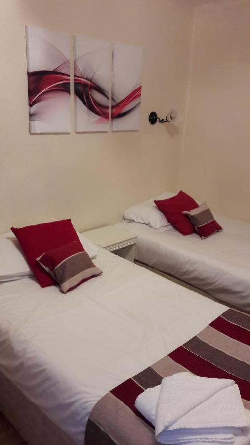 Alexandra Guest House Hemel Hempstead Bagian luar foto