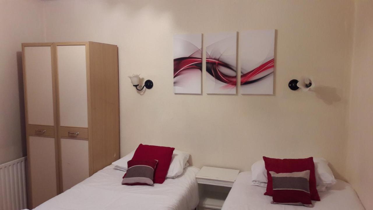 Alexandra Guest House Hemel Hempstead Bagian luar foto