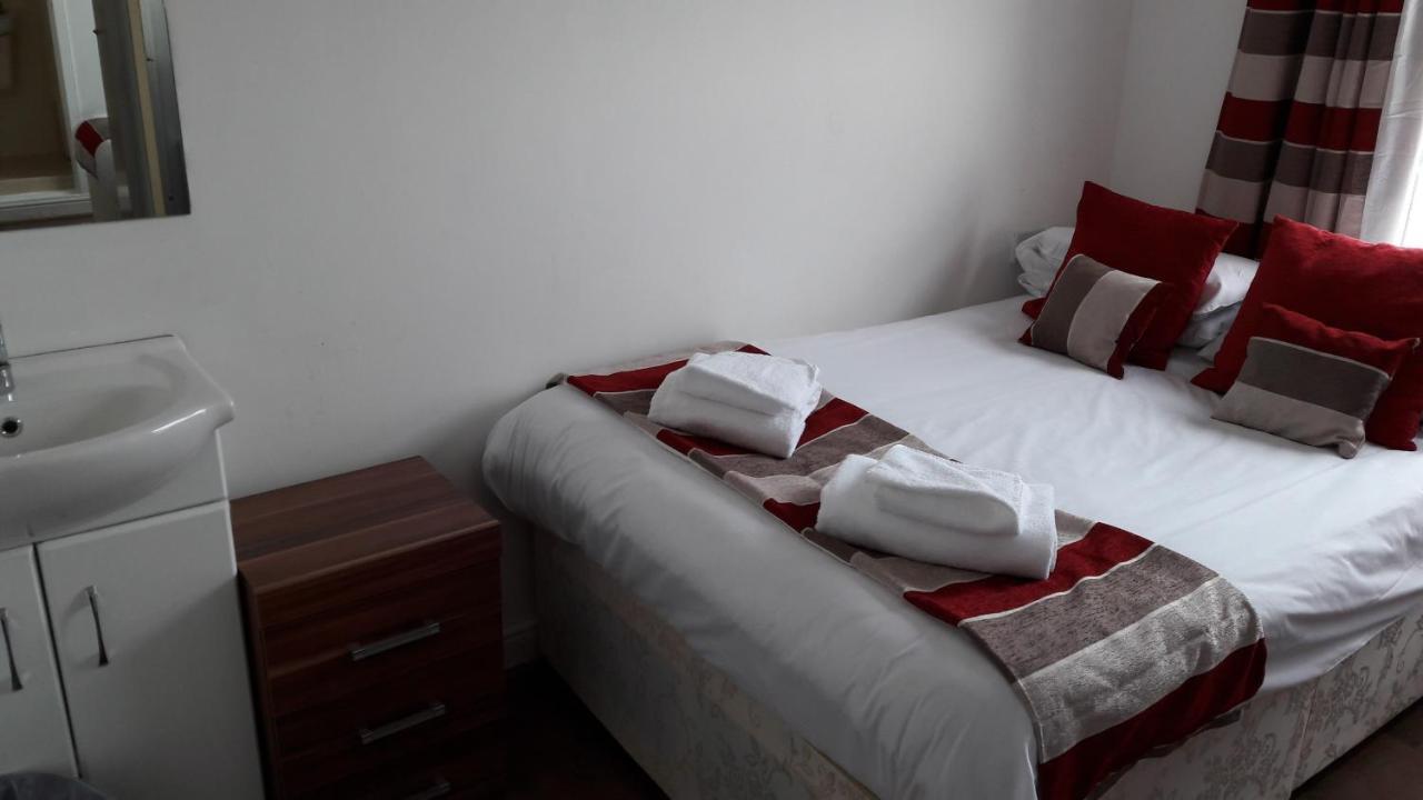 Alexandra Guest House Hemel Hempstead Bagian luar foto