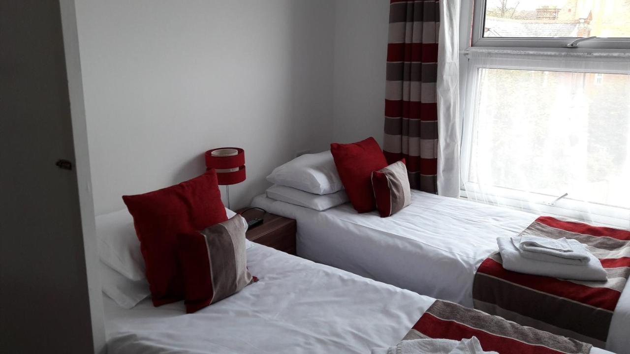 Alexandra Guest House Hemel Hempstead Bagian luar foto