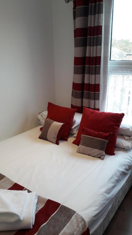 Alexandra Guest House Hemel Hempstead Bagian luar foto